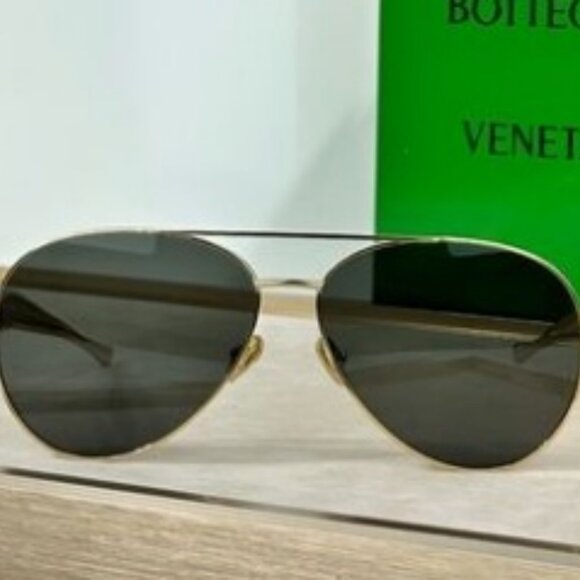 Bottega Venetia Gold Frame Aviator with Durable Construction main image 9